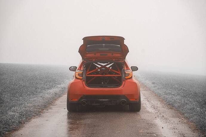 Fog GR Yaris Nov Café Racer (26)