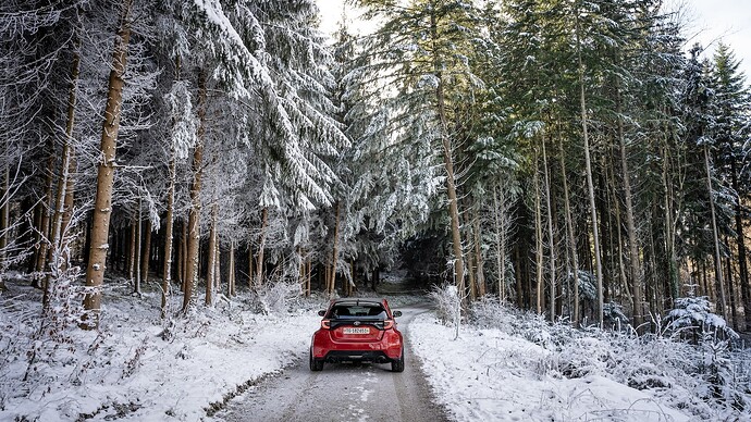 toyota ygr snow forrest herdern 1jan25 (21)